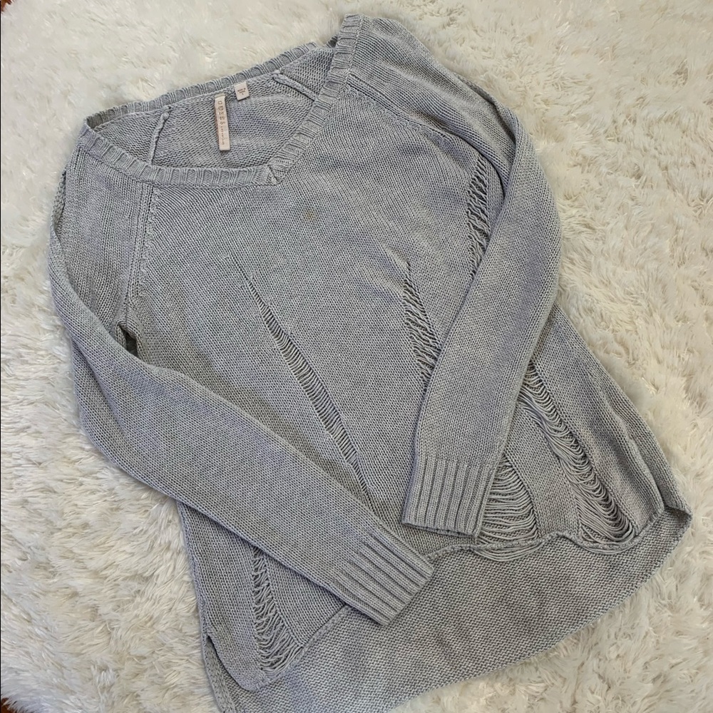 Woman’s Guess Grey Knit Sweater!